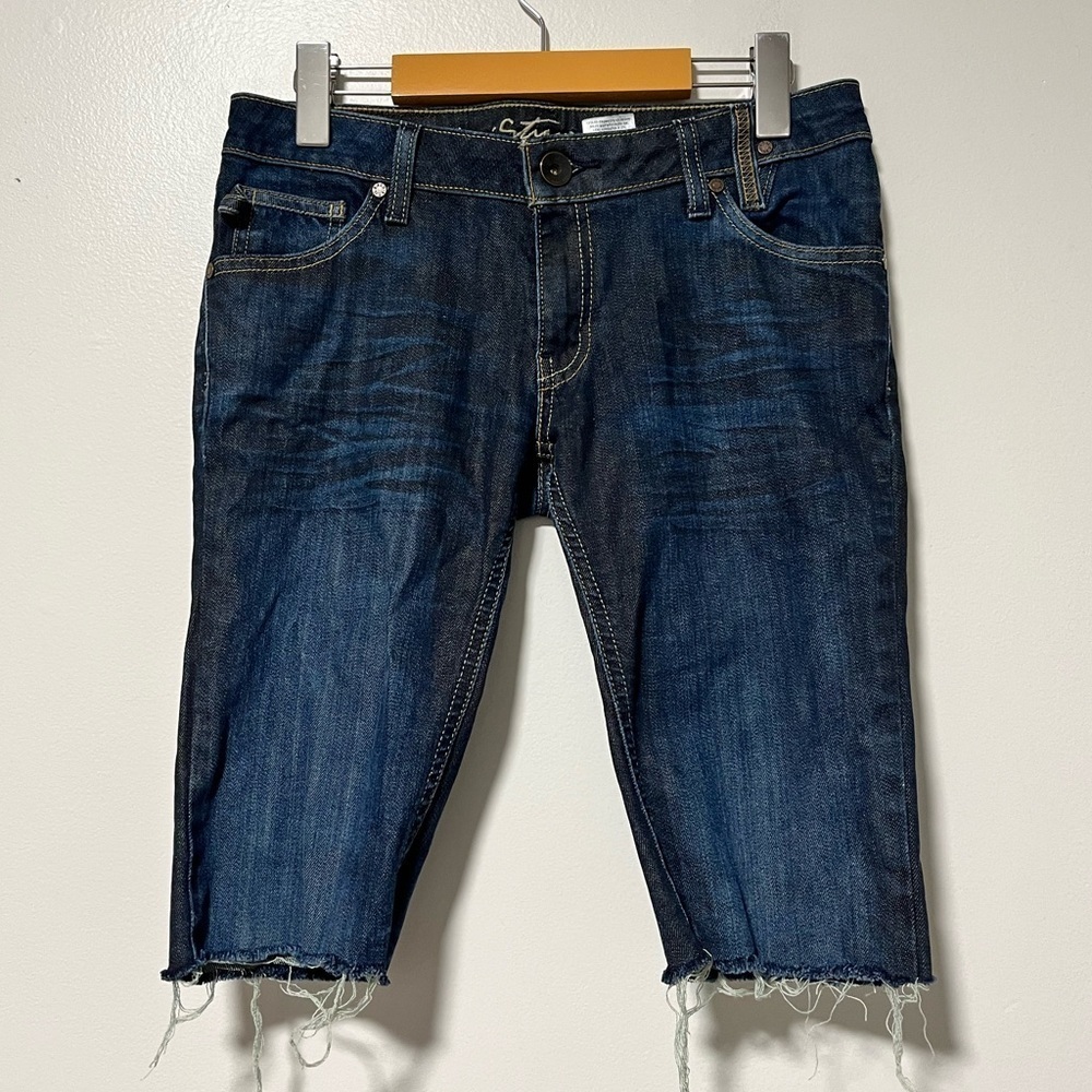 Levi’s 517 Women’s Distressed Cut-Off Denim Capris, Size W28 L32 - Vintage Y2K